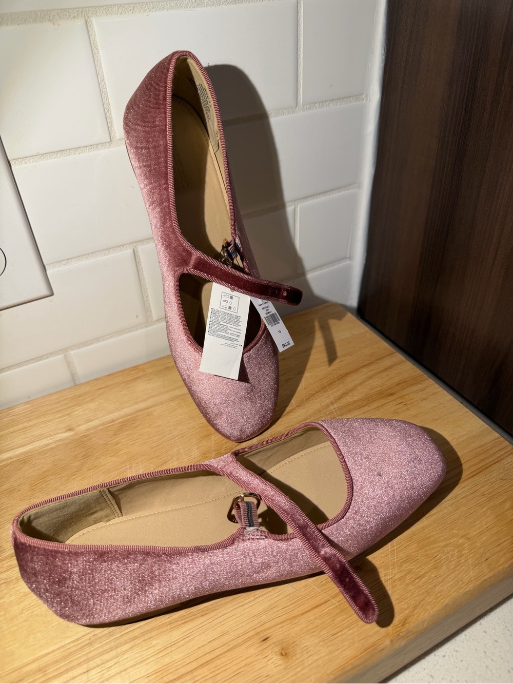 Banana Republic Velvet Mary Jane flat- Size 7.5 - Picture 2 of 12